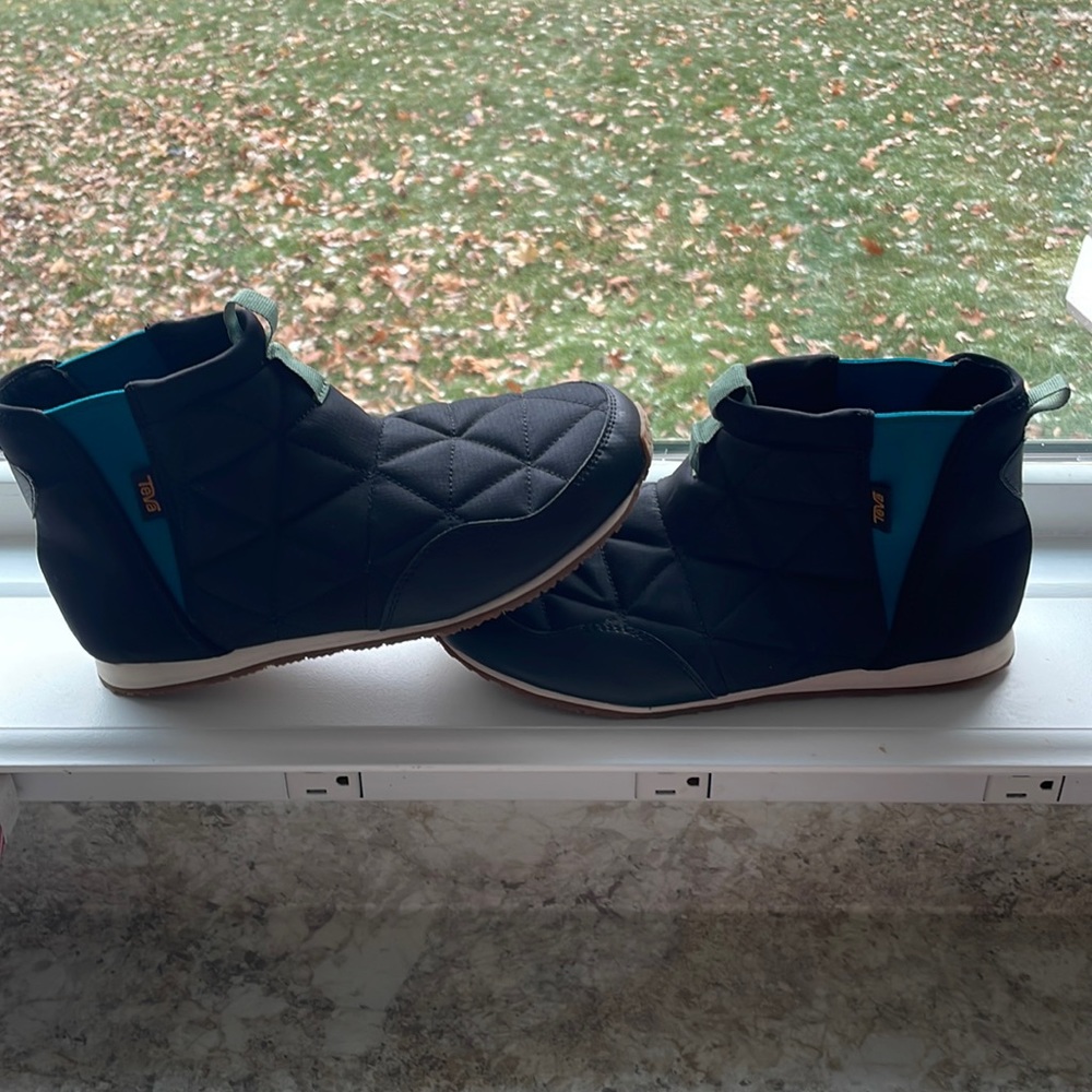 Women’s Teva Boots size 6